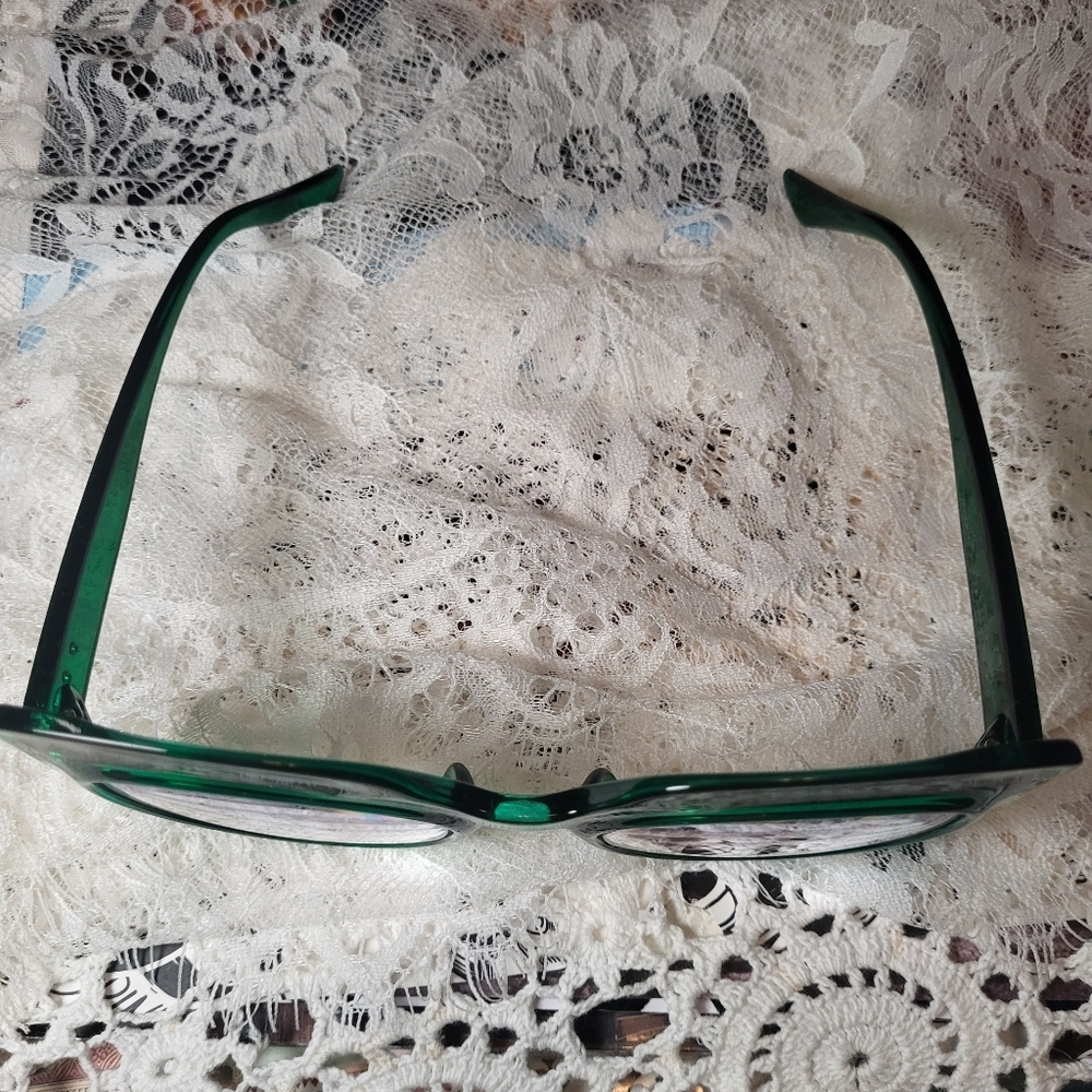 Green Oversized Cat-Eye Sunglasses - Picture 3 of 3